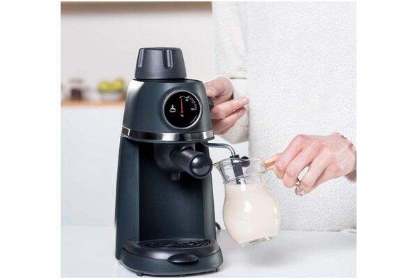 Ekspres BLACK&DECKER BXCO800E kolbowy czarny