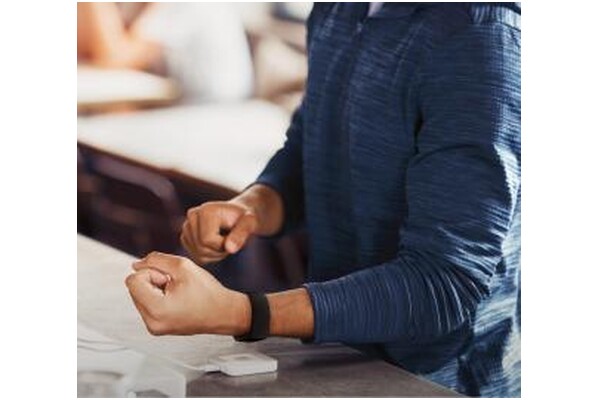 Smartwatch FITBIT Charge 4 czarny