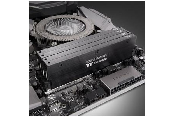 Pamięć RAM Thermaltake Toughram RC 16GB DDR4 4000MHz Z radiatorem 1.35V 19CL