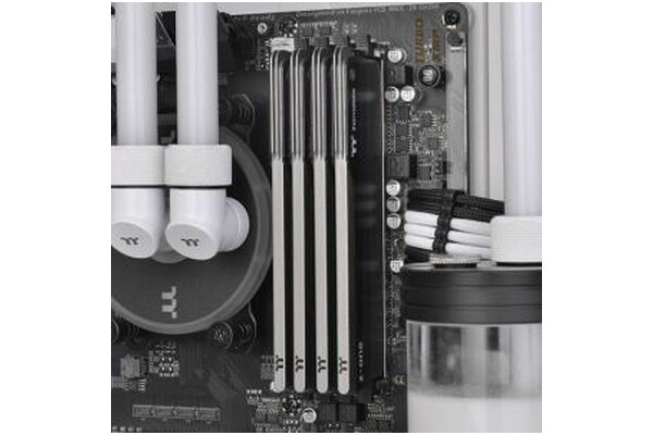 Pamięć RAM Thermaltake Z-One 8GB DDR4 3200MHz Z radiatorem 1.35V 16CL