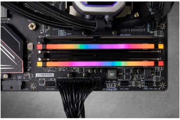 Pamięć RAM CORSAIR Vengeance RGB Pro 16GB DDR4 3600MHz Z radiatorem 18CL