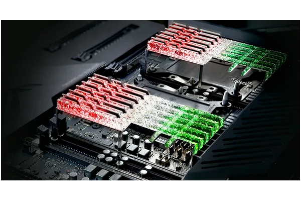 Pamięć RAM G.Skill Trident Z Royal Silver RGB 32GB DDR4 3600MHz Z radiatorem 1.35V 16CL