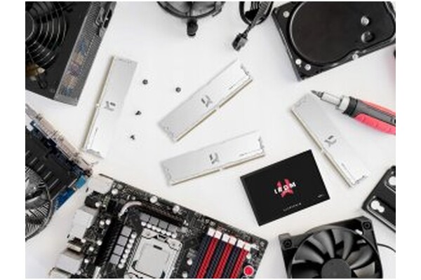 Pamięć RAM GoodRam IRDM Pro Hollow White 16GB DDR4 3600MHz Z radiatorem 1.4V 18CL