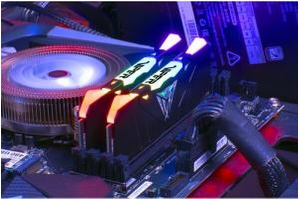 Pamięć RAM Patriot Viper RGB 16GB DDR4 4000MHz Z radiatorem 1.4V 19CL