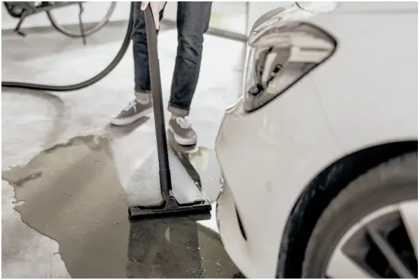 Odkurzacz Karcher KWD3 tradycyjny z pojemnikiem 1000W srebrno-czarny