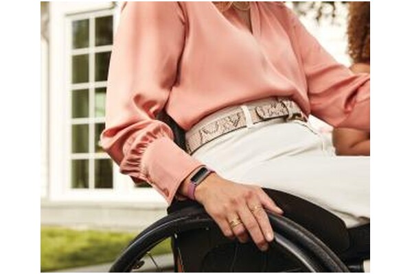Smartwatch FITBIT Luxe czarny