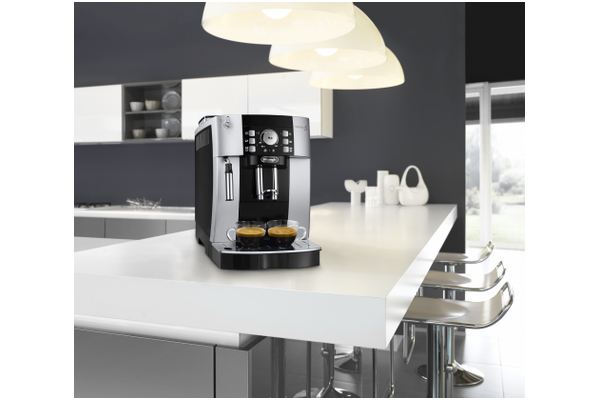 Ekspres De’Longhi Magnifica ECAM21117 automatyczny czarno-srebrny