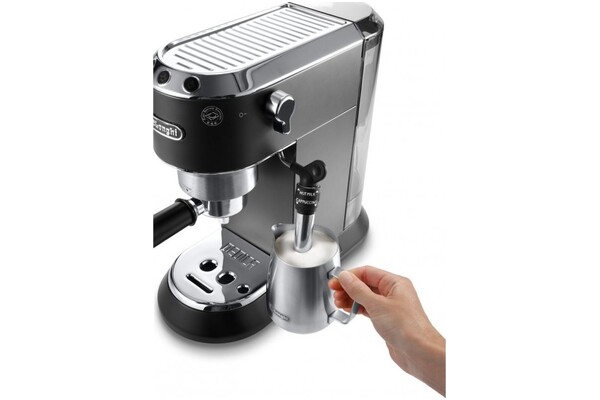 Ekspres De’Longhi Dedica EC685BK kolbowy czarny