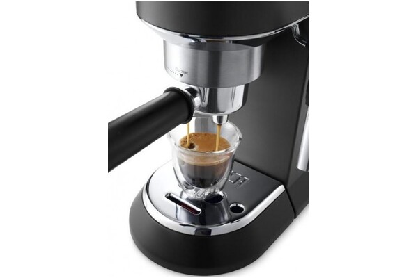 Ekspres De’Longhi Dedica EC685BK kolbowy czarny