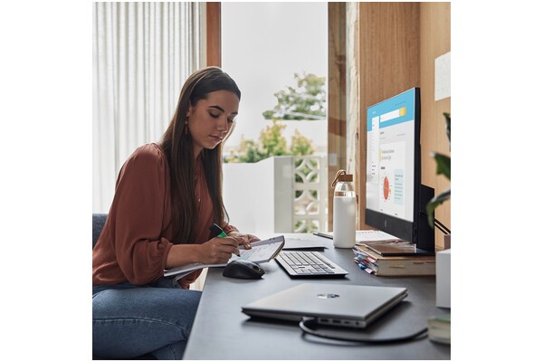 HP ProOne 440 16GB DDR4 Intel UHD Graphics 730 500GB SSD Windows 11 Professional
