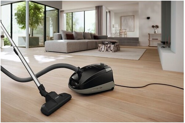 Odkurzacz MIELE M1 tradycyjny workowy 890W czarny