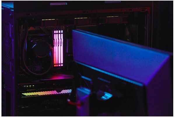 Pamięć RAM Kingston Fury Beast RGB 32GB DDR5 5600MHz Z radiatorem 1.25V