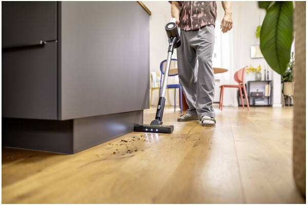 Odkurzacz Karcher VCS3 pionowy z pojemnikiem czarny