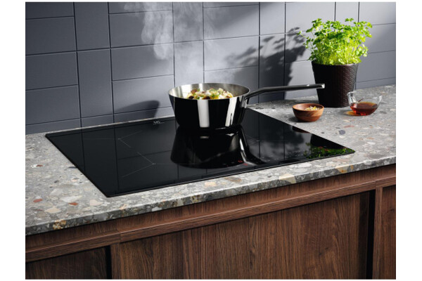 Płyta indukcyjna Electrolux EIS62443 SenseBoil