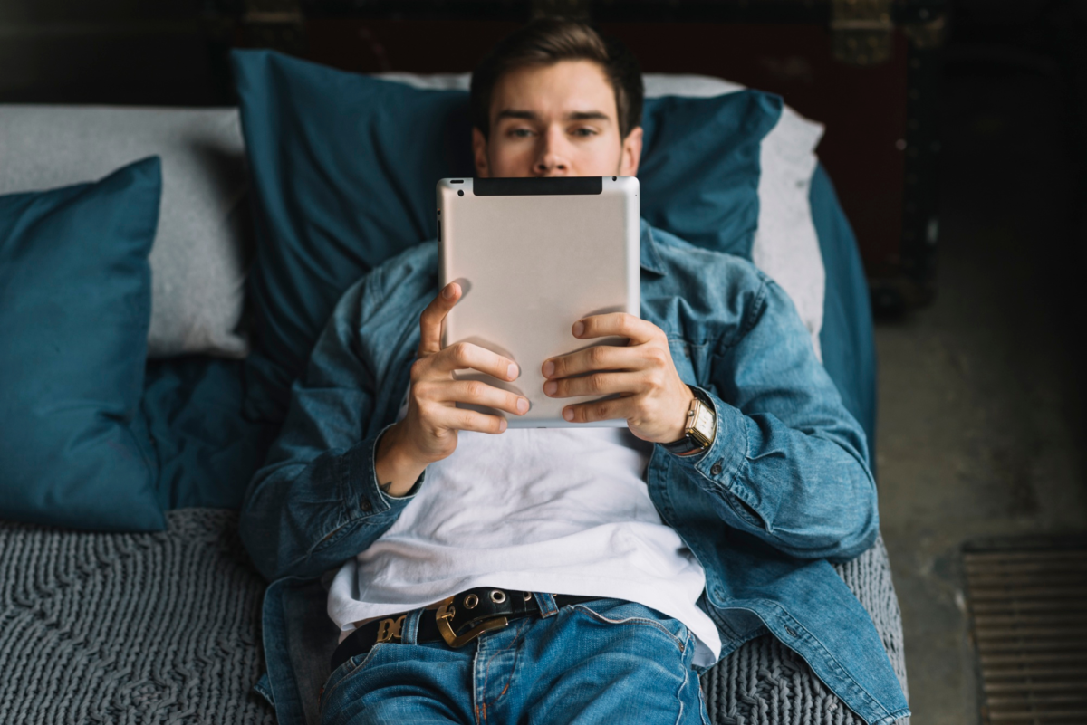 Jaki czytnik e-book wybrać? Poradnik zakupowy