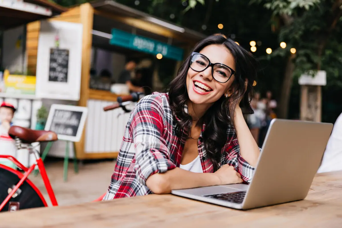 Świat w zasięgu ręki - promocje na laptopy w x-kom