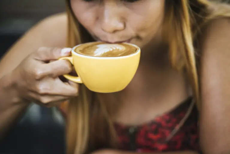 Dlaczego ekspres do kawy nie spienia mleka?